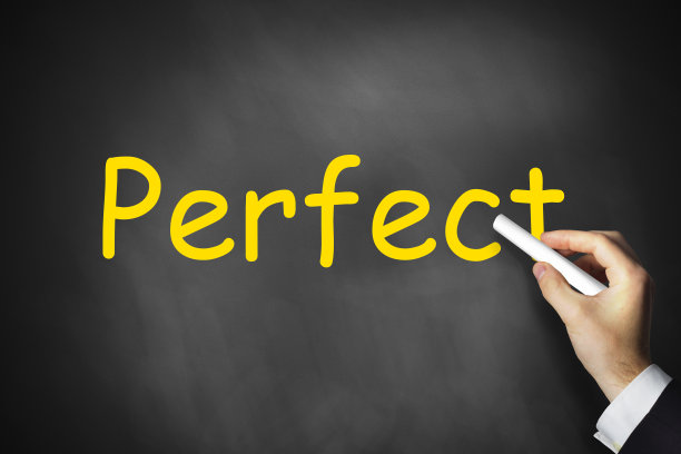 在黑色黑板上完美的书写图片下载