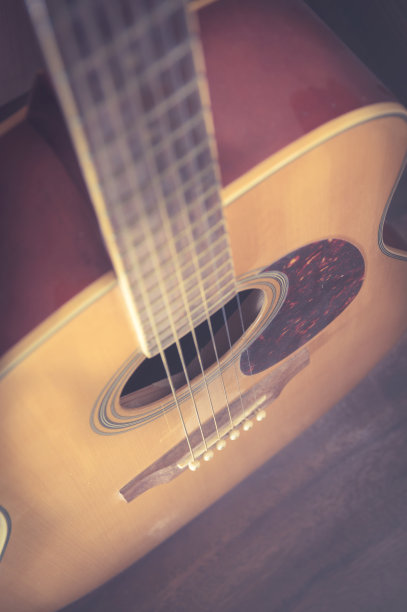 复古滤镜，垂直原声吉他图片下载