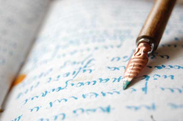 带纸的复古笔图片下载