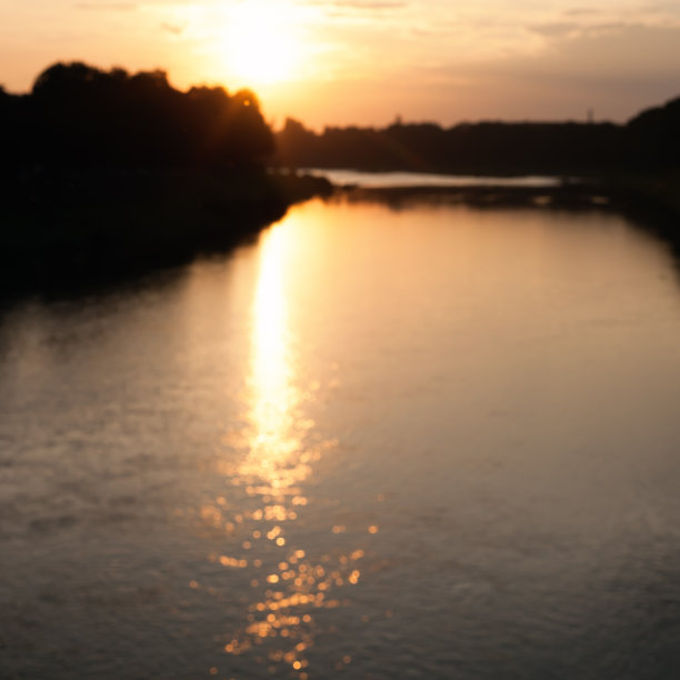 模糊的河景图片下载