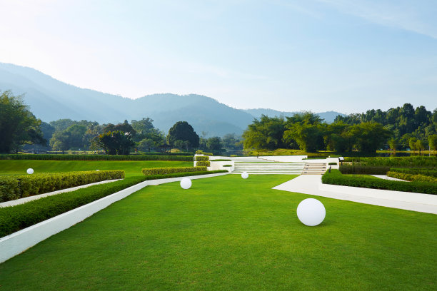 美丽的公园户外，蓝天白云图片下载