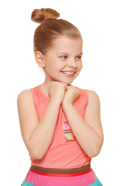 快乐快乐的小女孩兴奋地斜眼看着，孤立无援图片下载