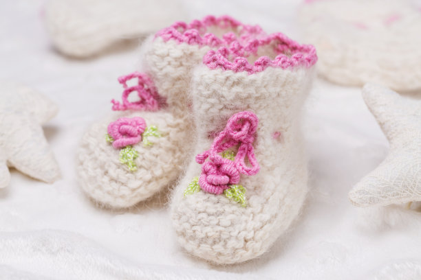 婴儿的靴子手工制作，特写图片下载