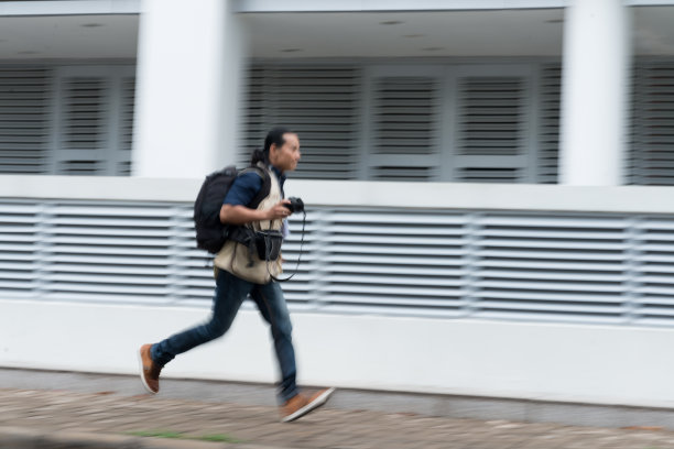 运行的摄影师图片下载