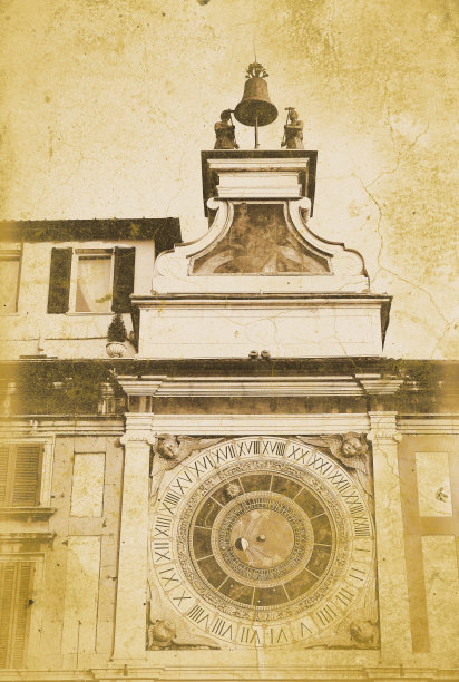 意大利布雷西亚的一座带有天文时钟的古塔。图片下载