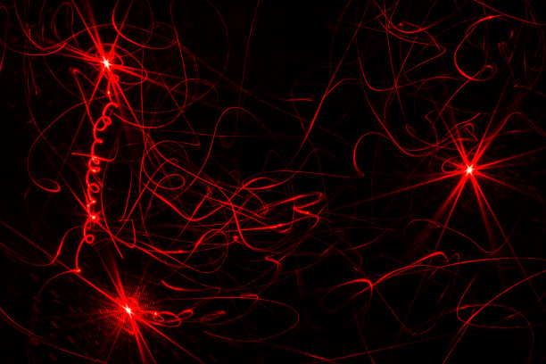 在黑色上发出红光的光图片下载