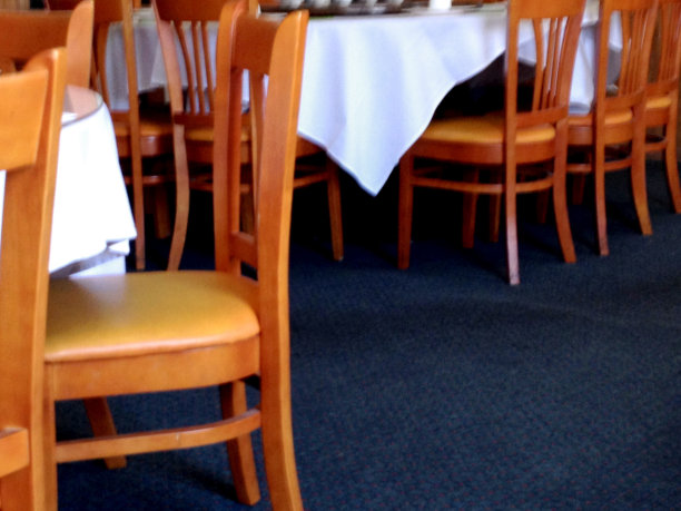 餐厅里的桌椅图片下载