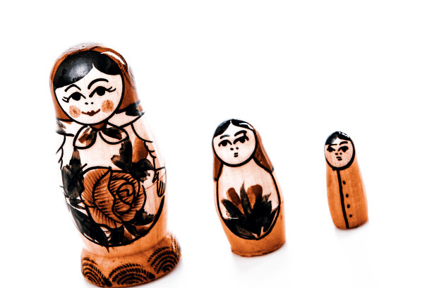俄罗斯娃娃俄罗斯套娃孤立在白色背景上图片下载