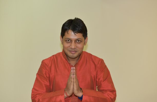 年轻的印度人的肖像图片下载