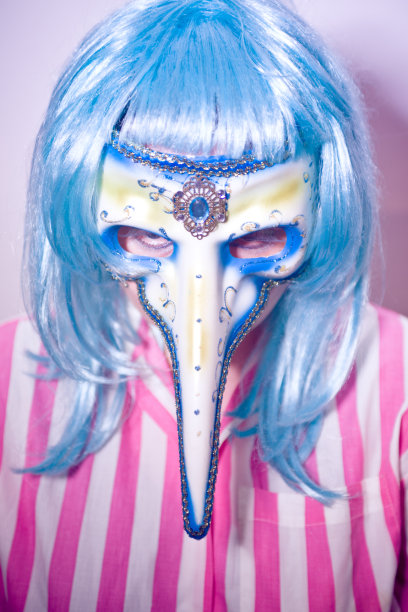 戴面具的女人图片下载
