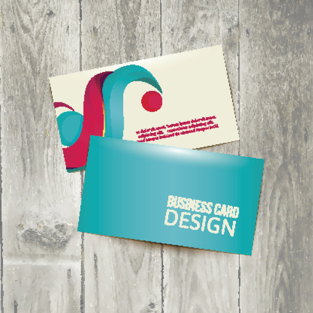 名片放在木桌上。图片下载