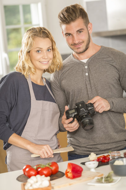 男子射杀年轻的美食博主图片下载