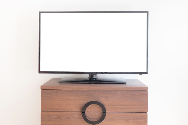 桌上的电视支架上有Led电视。包括剪切路径。图片下载