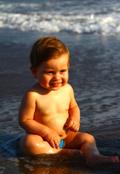 沙滩上的宝贝图片下载