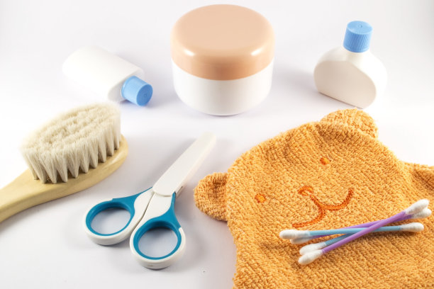 白色背景的浴室婴儿配件图片下载