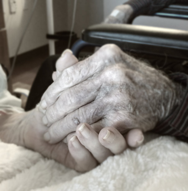 老夫妇手图片下载