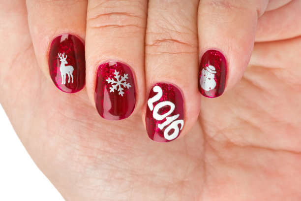 带有圣诞图案的指甲图片下载