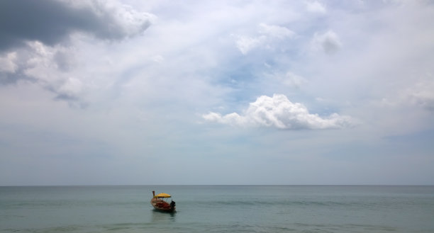 海上的小船图片下载
