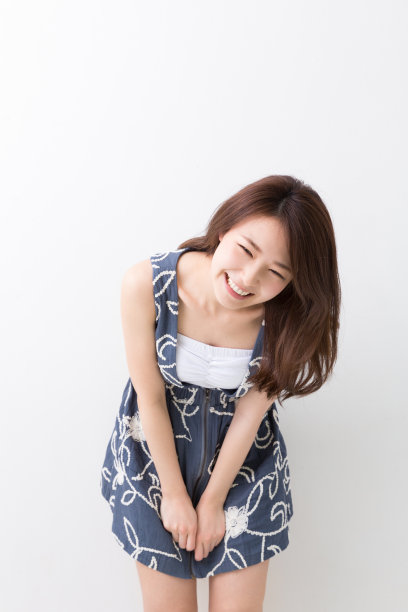 女子站在图片下载