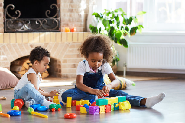 兄弟姐妹玩图片下载