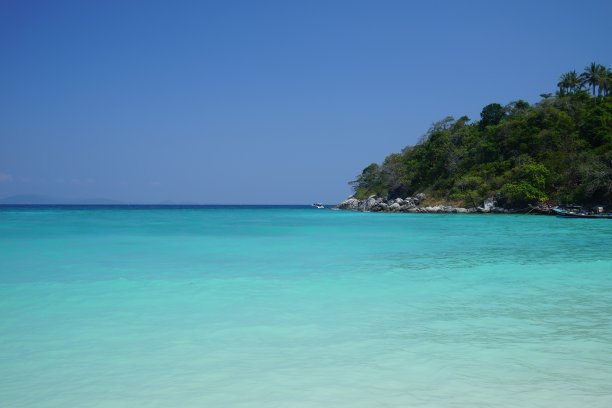 拉查岛的海和山图片下载