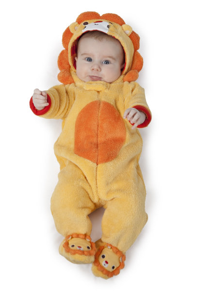 穿着狮子服的小男孩图片下载