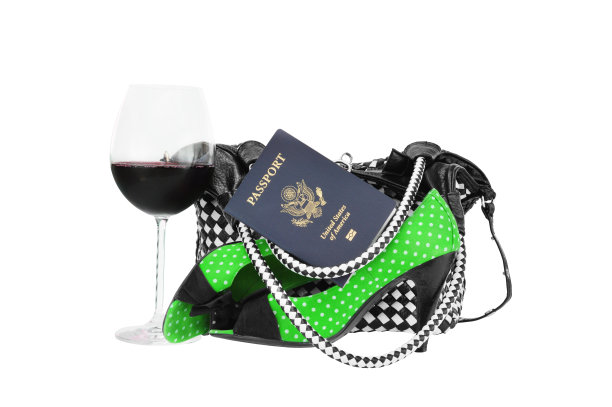 护照，酒杯，高跟鞋，钱包图片下载