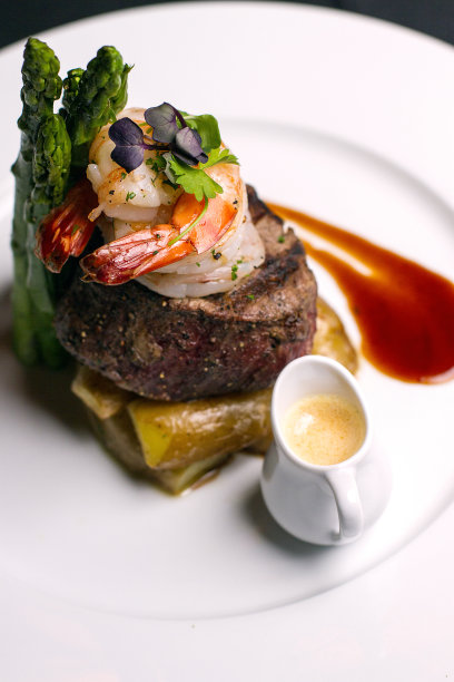 菲力牛排配虾图片下载