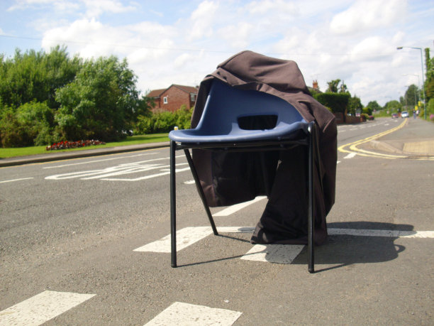 椅子在路图片下载