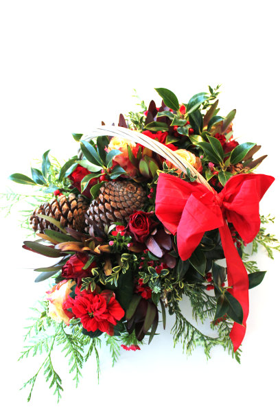 白色背景上的圣诞花篮图片下载