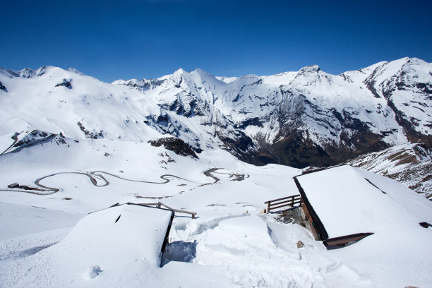 的雪山全景图片下载