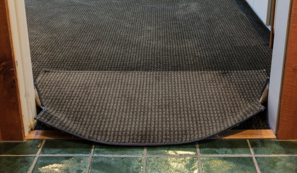 地毯说明绊倒危险图片下载