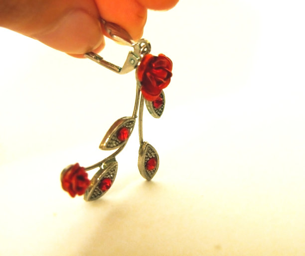 红色珠宝图片下载