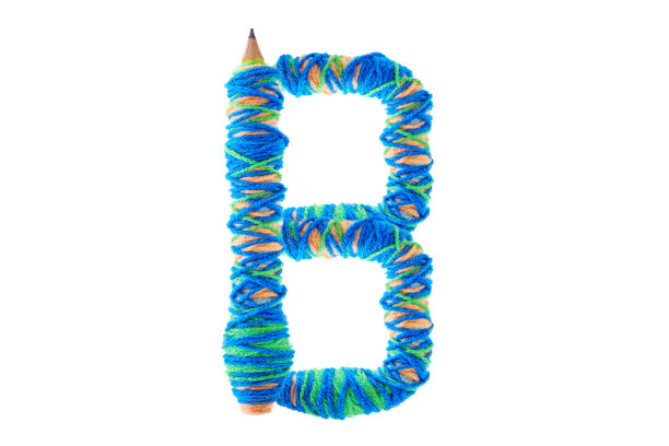 字母B的标志。来自铅笔/教育符号的字母标识。图片下载