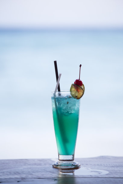 蓝色夏威夷鸡尾酒图片下载