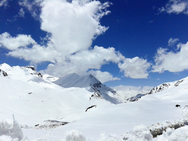 山顶上的雪图片下载