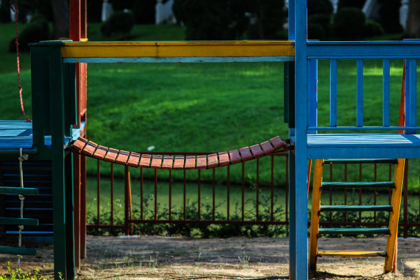 楼梯在操场上图片下载