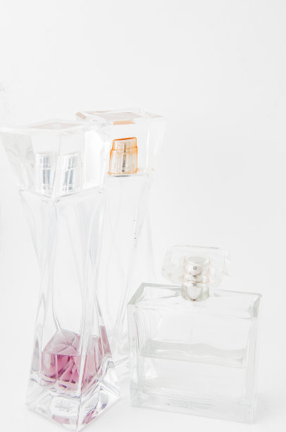 白色的香水瓶图片下载