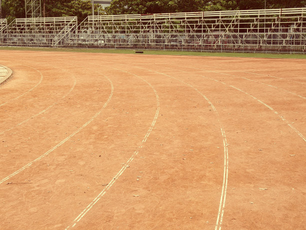 运动场附近的跑道图片下载