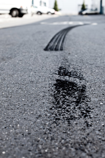 刹车的痕迹图片下载