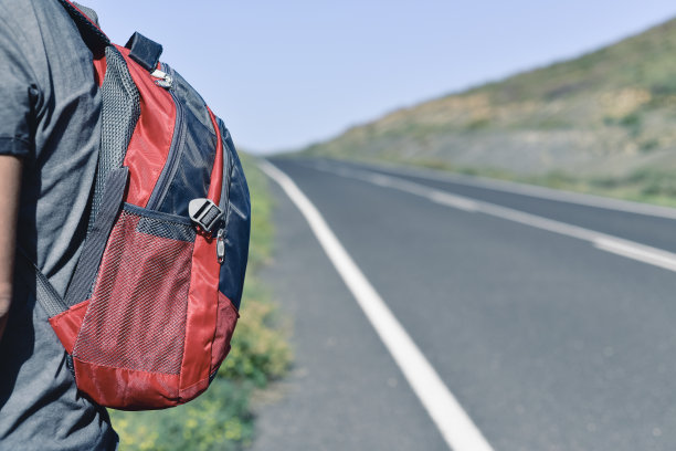背包客青年图片下载