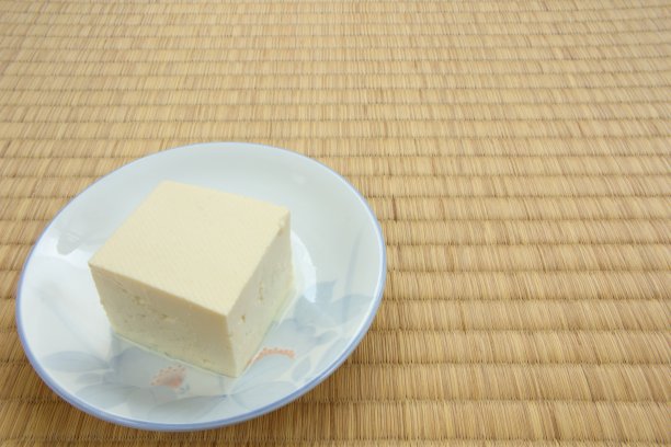 豆腐豆腐放在榻榻米草席上图片下载