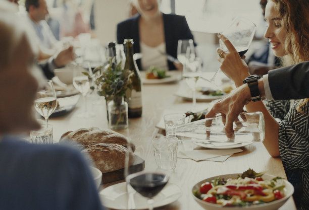 休闲餐饮讨论会议同事概念素材图片