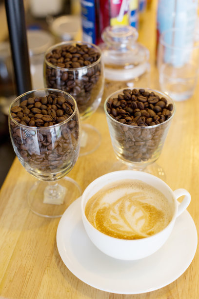 热咖啡和豆子图片下载