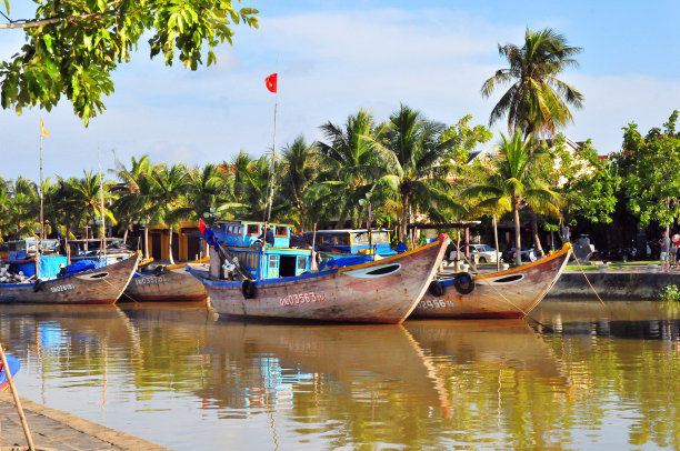 越南会安图邦河上的船只图片下载