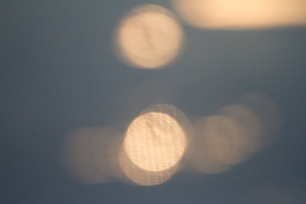 灰色和金色的散景图片下载