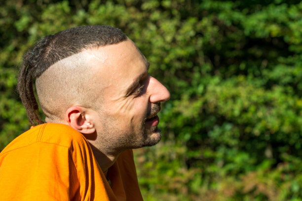 满足年轻人图片下载