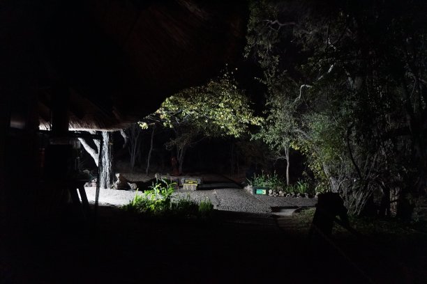 晚上的维多利亚瀑布入口图片下载