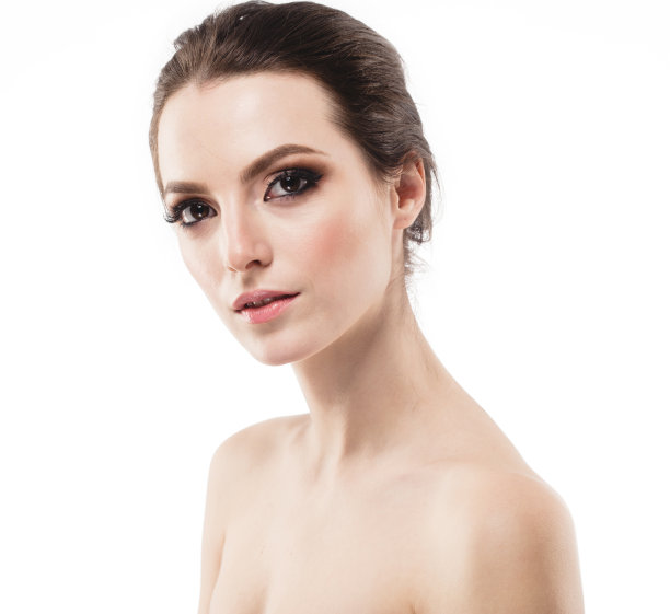 年轻美丽的女人面部肖像与健康的皮肤图片下载