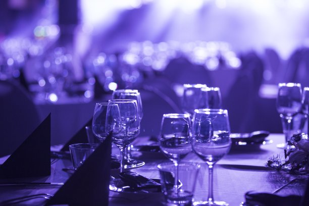 等待客人的桌子图片下载